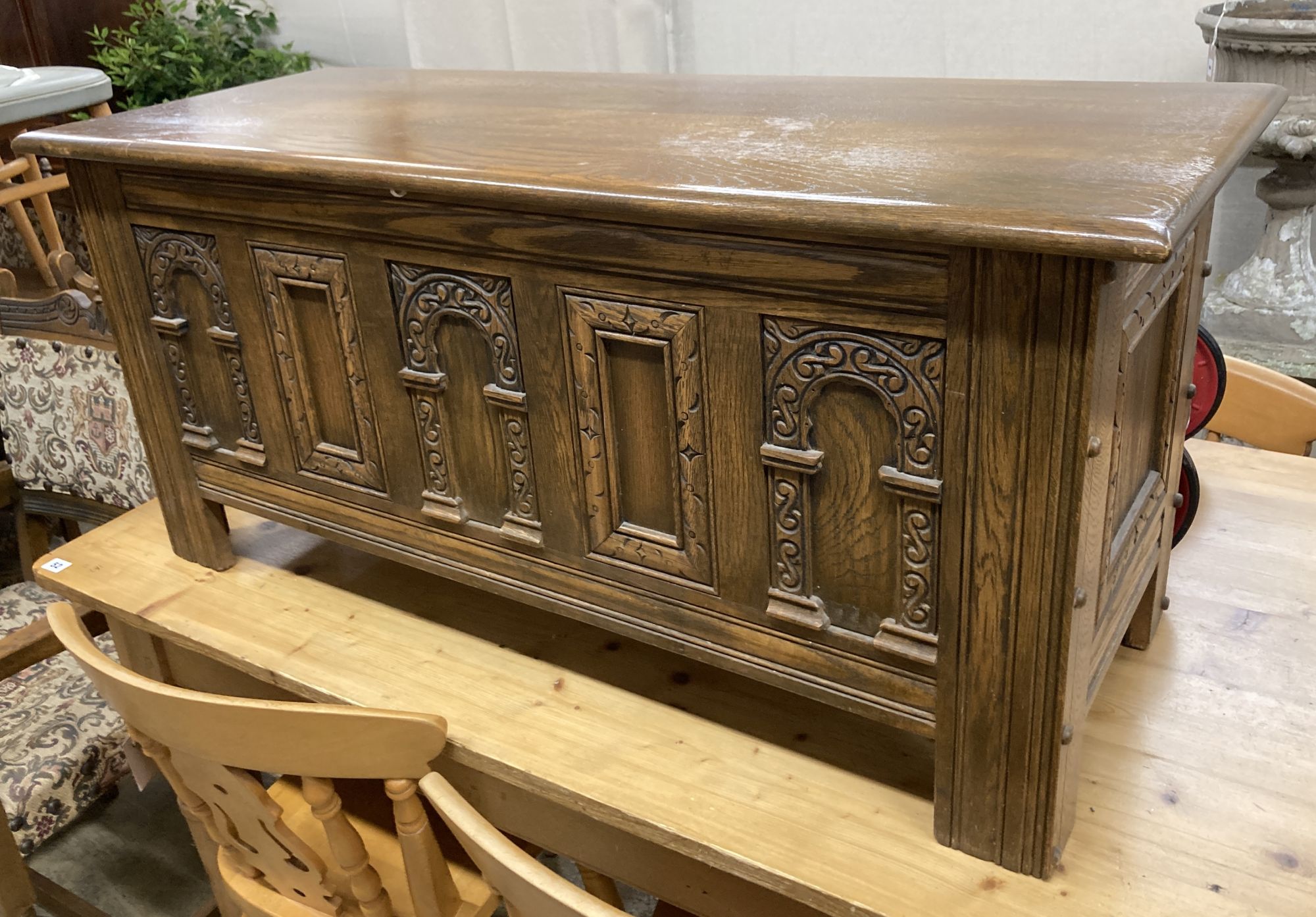 An 18th century style oak coffer, length 114cm, depth 44cm, height 52cm